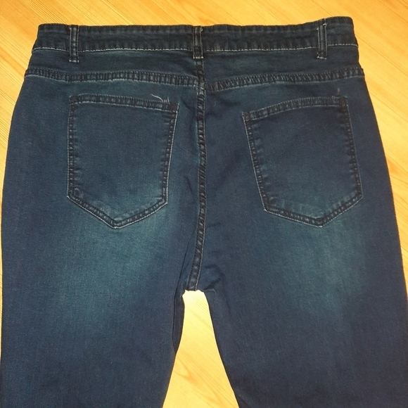 SHEIN Men's Distressed Blue Jeans - Picture 4 of 6